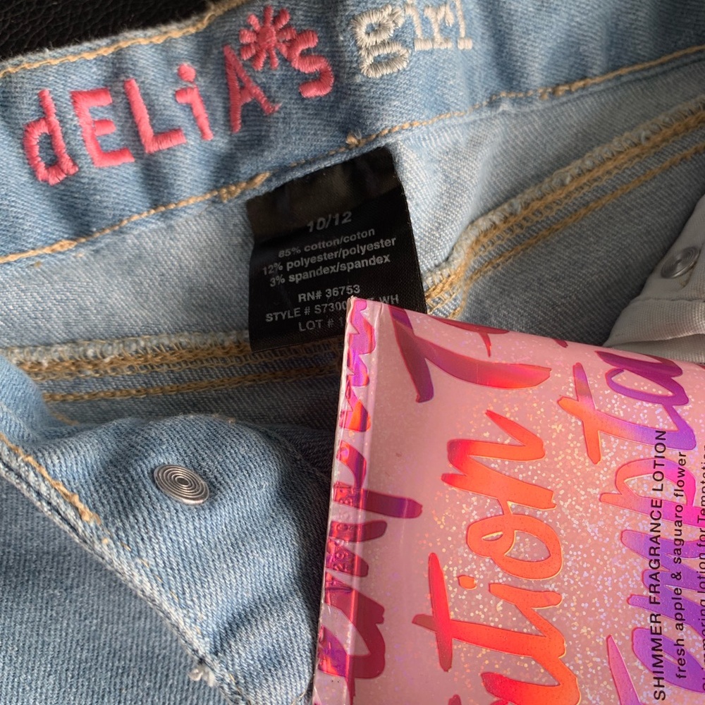 Clothes - Picture 2 of 3